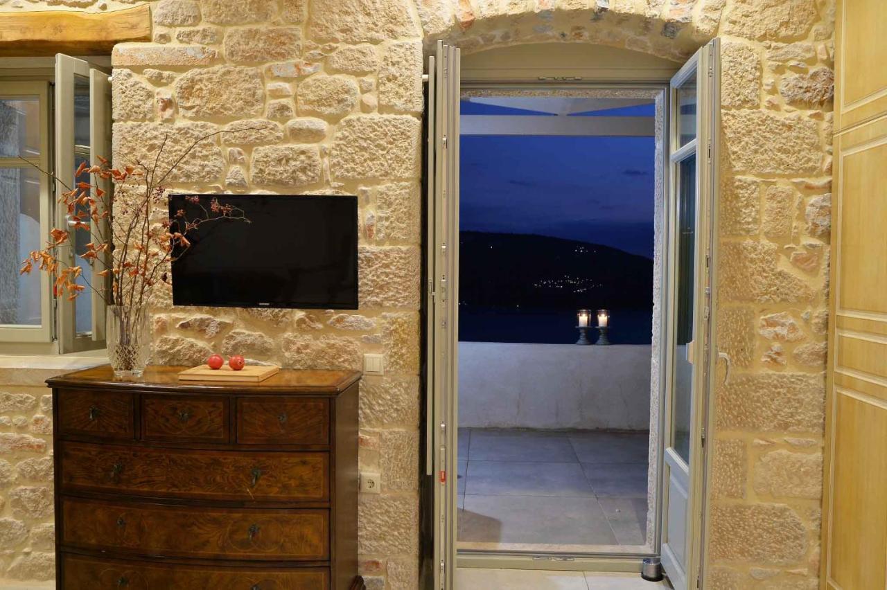 Akrolithi Boutique Hotel & Suites Oitilon Exterior photo