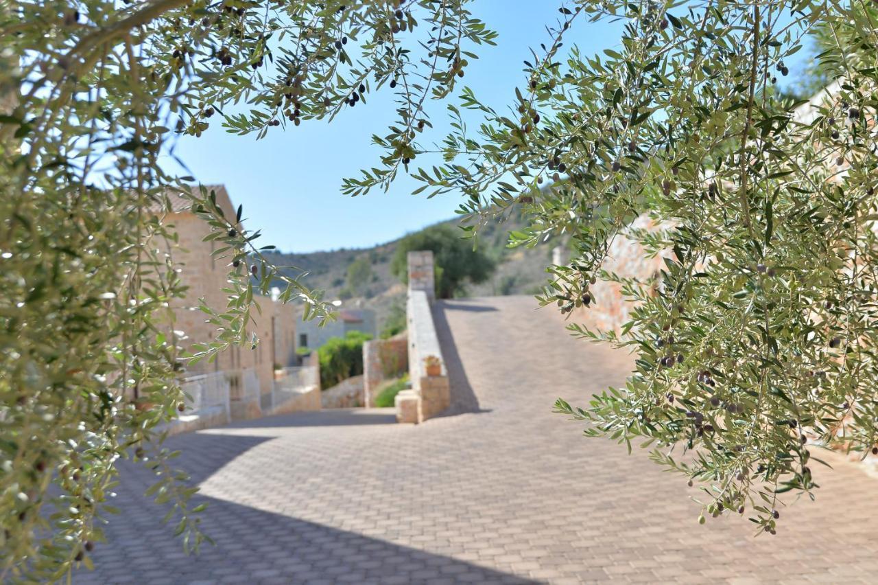 Akrolithi Boutique Hotel & Suites Oitilon Exterior photo